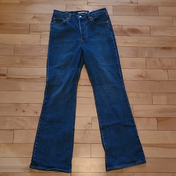Levi's Women's Size W28/L33 Ribcage Bootcut Jeans - Picture 1 of 10